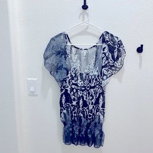 Black & White Flirty Flutter Sleeve Cinched Bottom Floral Top - Size S